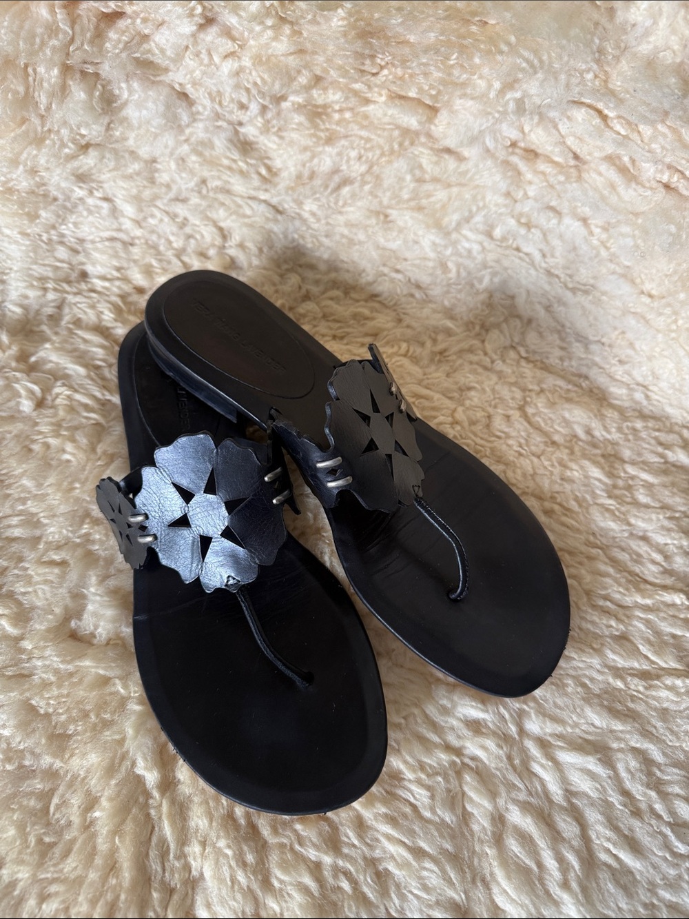 Vera Wang Lavender Label Black Floral Leather Thong Sandals